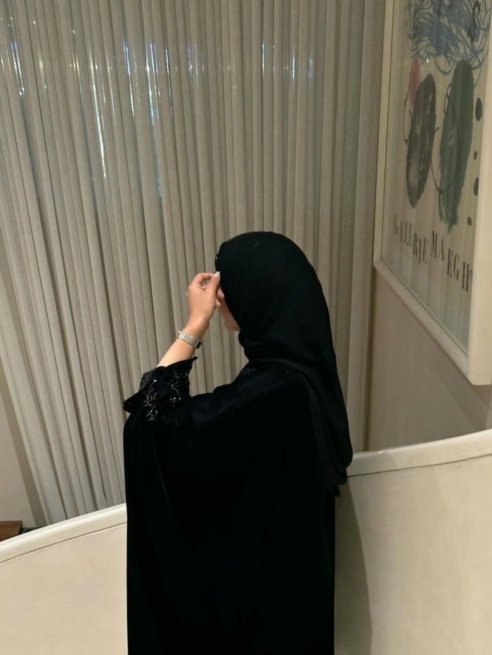 trendy muslim girl dp stylish fashion