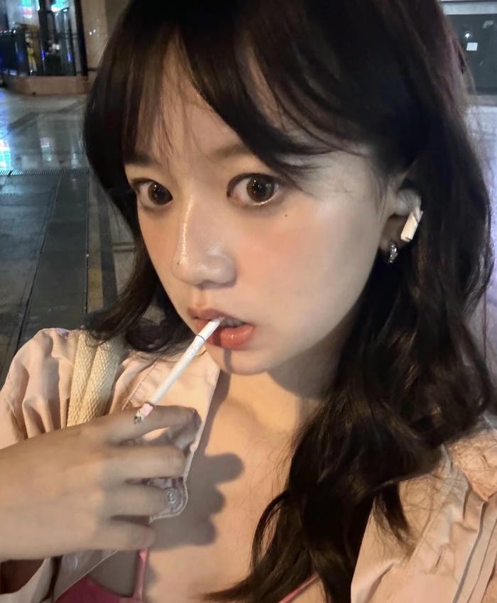 urban scene for smoking girl dp