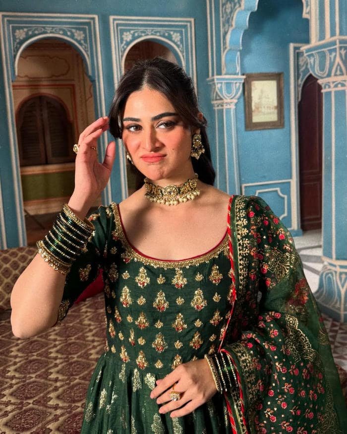 vintage indian girl dp classic elegance