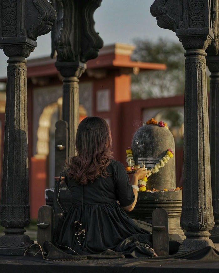 eyes reveal mahakal dp girl power