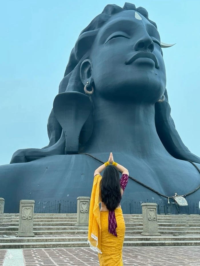 power rests quietly in mahakal dp girl