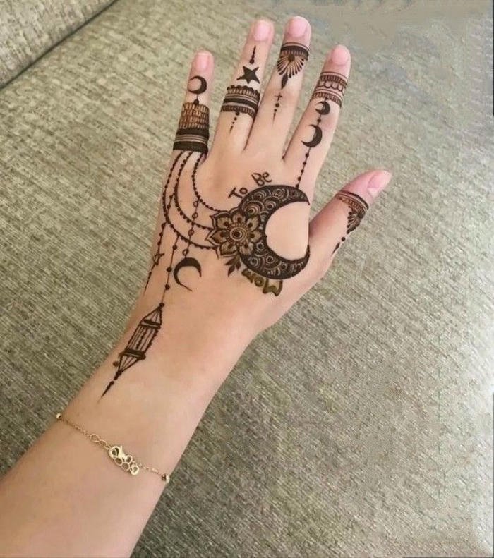 Chand mehndi design decorated using refined linework