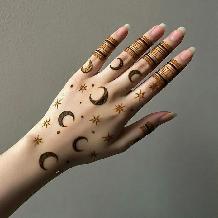 Chand mehndi design displaying balanced symmetrical elements