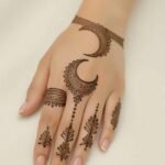 Chand mehndi design shaped with harmonious flowing curves