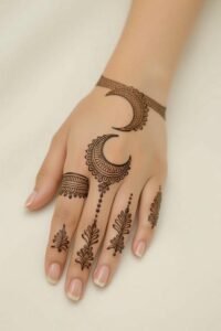 Chand mehndi design shaped with harmonious flowing curves