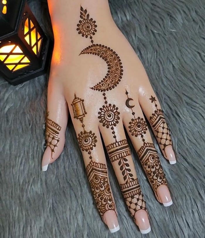 Chand mehndi design showcasing delicate artistic details