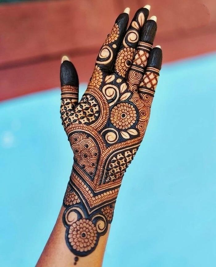 Classic mehndi motif crafted for teej