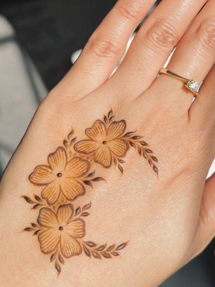 Cute mehndi design reflecting artistic cultural beauty