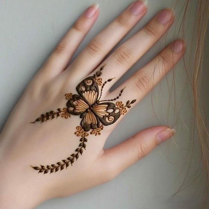 Cute mehndi design with intricate symmetrical details