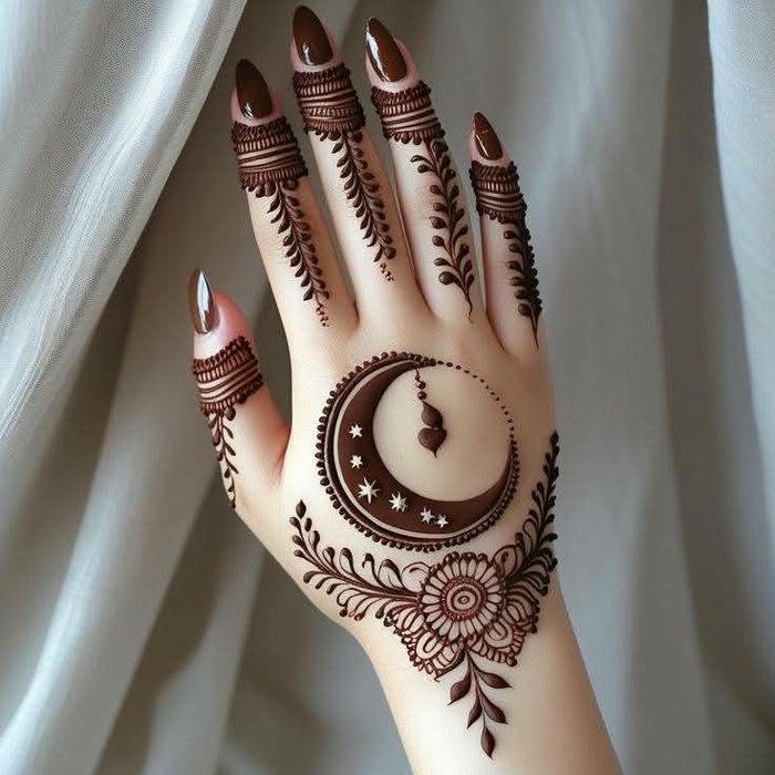 Graceful moon mehndi motif with delicate strokes