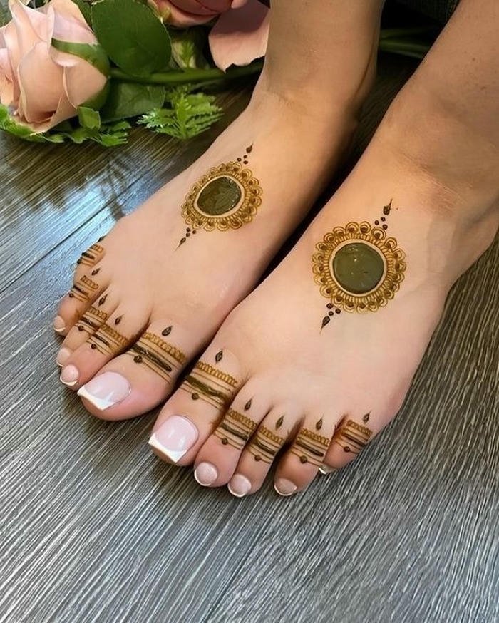 Leg mehndi design simple presenting balanced artistic motifs