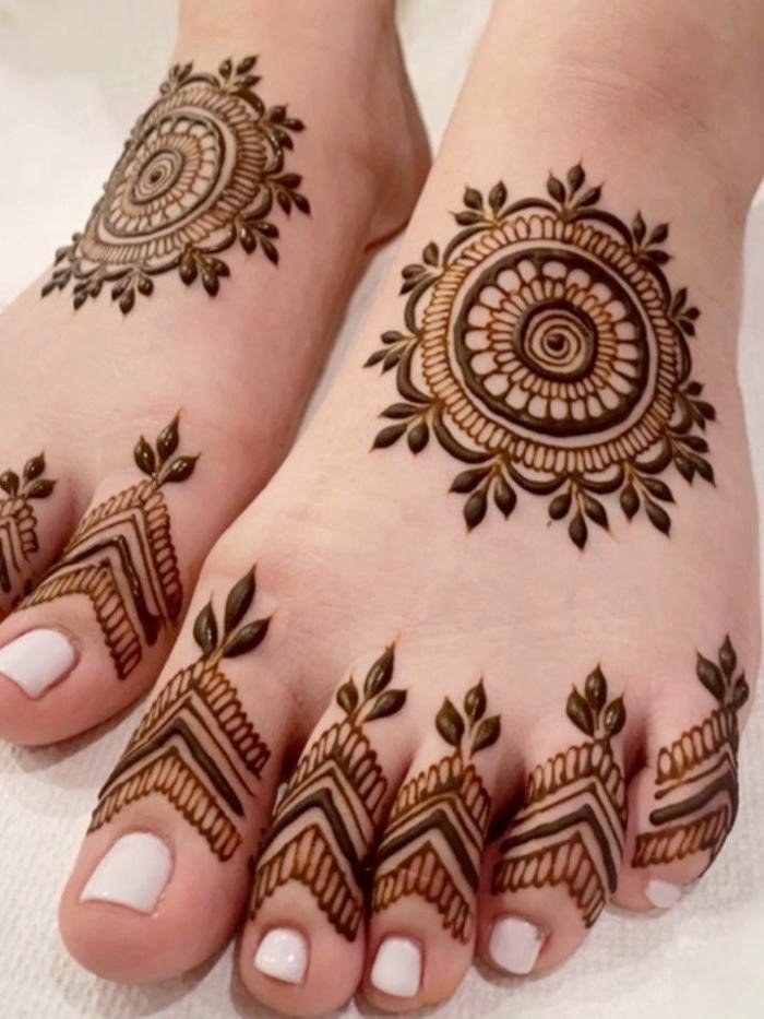 Leg mehndi design simple showcasing minimal elegant patterns
