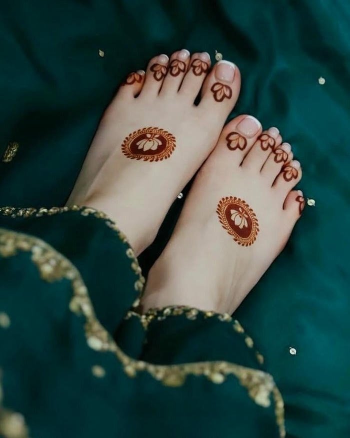 Leg mehndi design simple styled with elegant simplicity