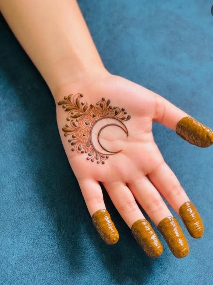 Mehndi moon design flowing shapes creating aesthetic impression