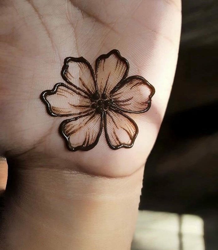 Minimal mehndi design capturing effortless aesthetic beauty