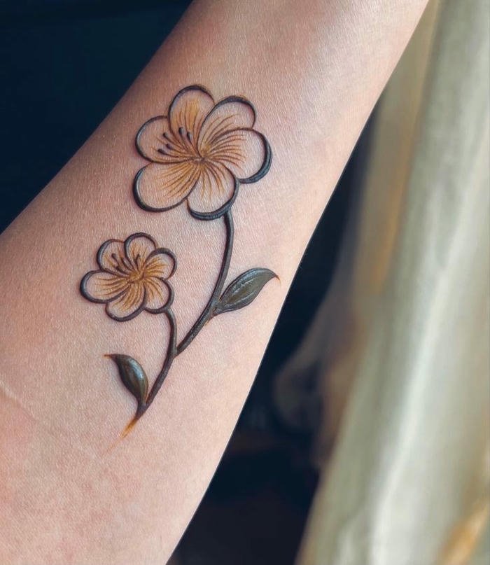 Minimal mehndi design created with balanced spacing