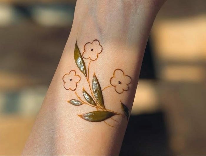 Minimal mehndi design highlighting neat artistic details