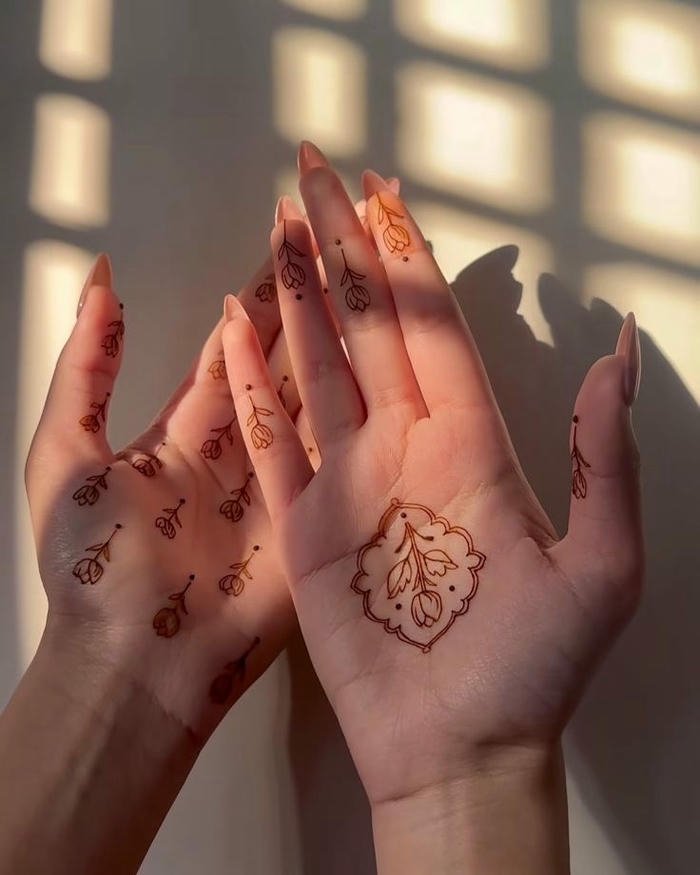 Minimal mehndi design reflecting smooth flowing strokes