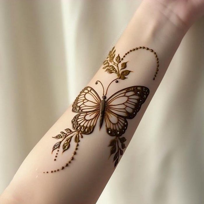 Simple henna artwork with charming refined details