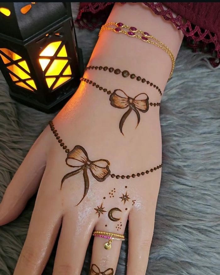 minimal eid mehndi design simple trend